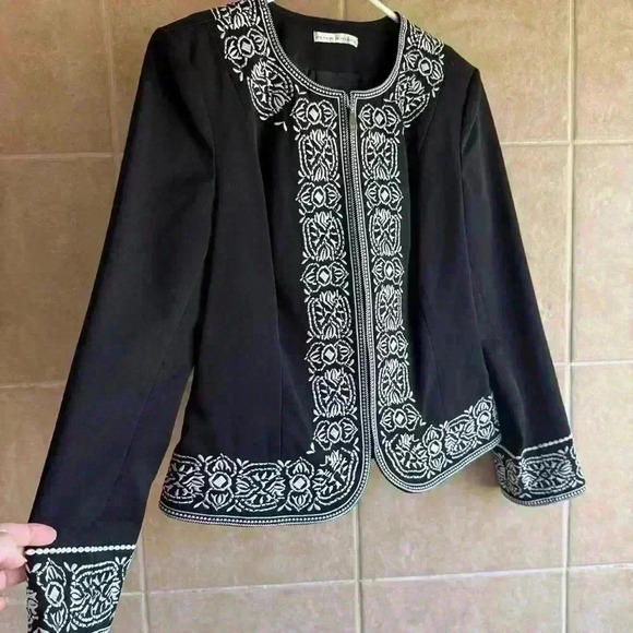 Peter Nygard Black & White Embroidered Petite Small/Medium Jacket - Picture 1 of 16